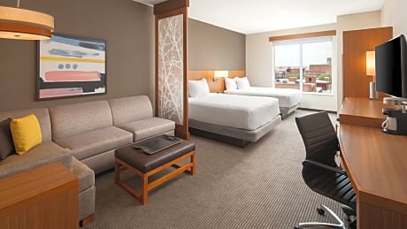 Queen Room with Two Queen Beds and Sofa Bed - High Floor