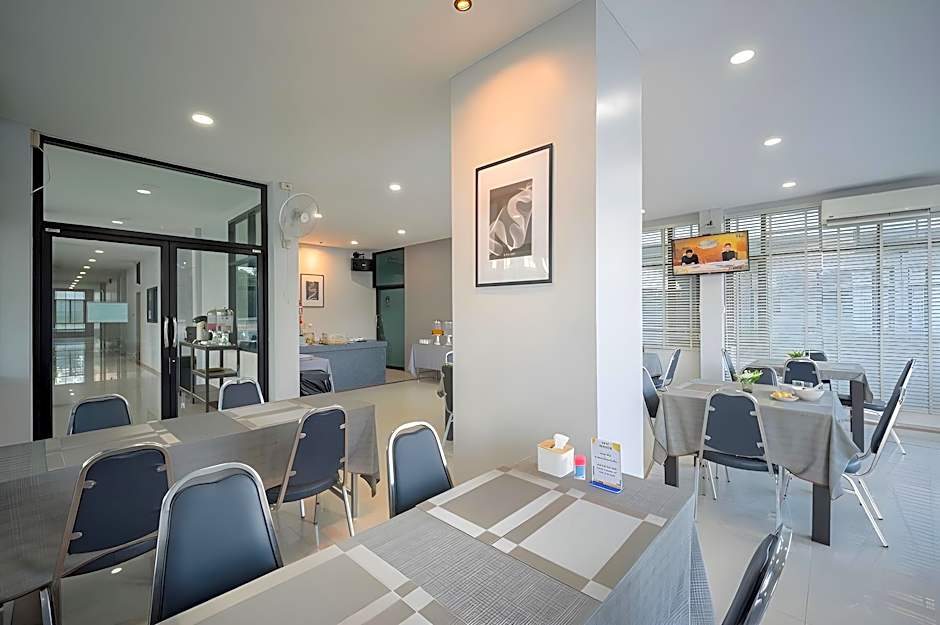 C2U Hotel Uthai Thani