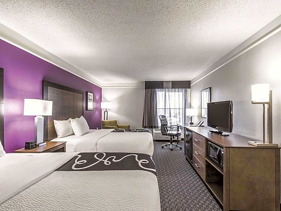 La Quinta Inn & Suites by Wyndham Cincinnati Sharonville