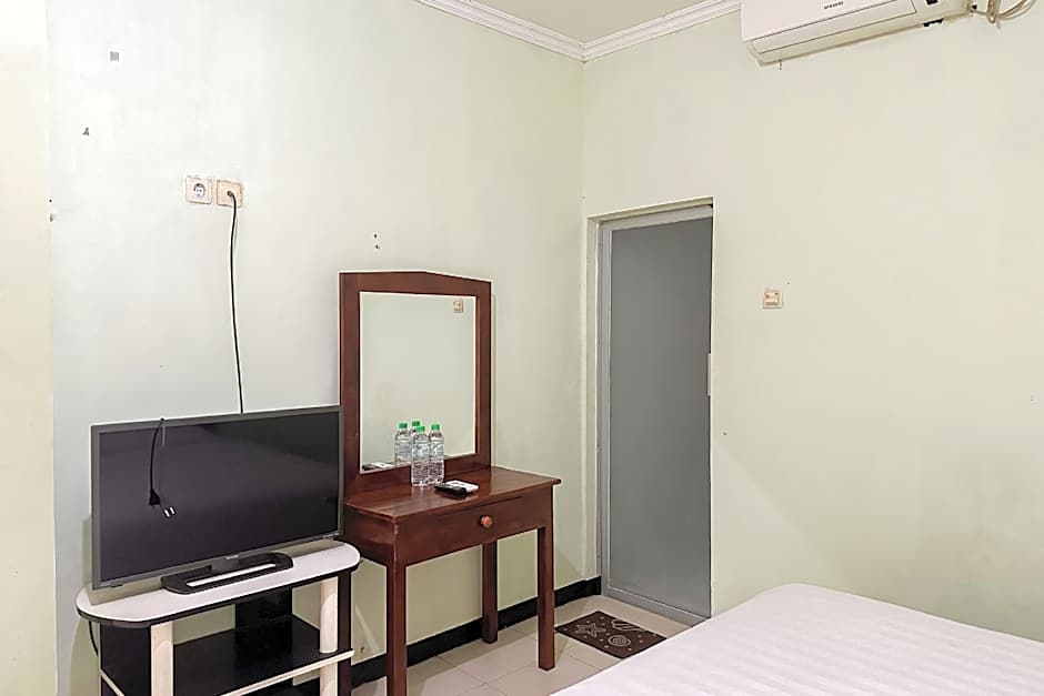 Global Inn Syariah Mitra RedDoorz near Juanda T1 Airport