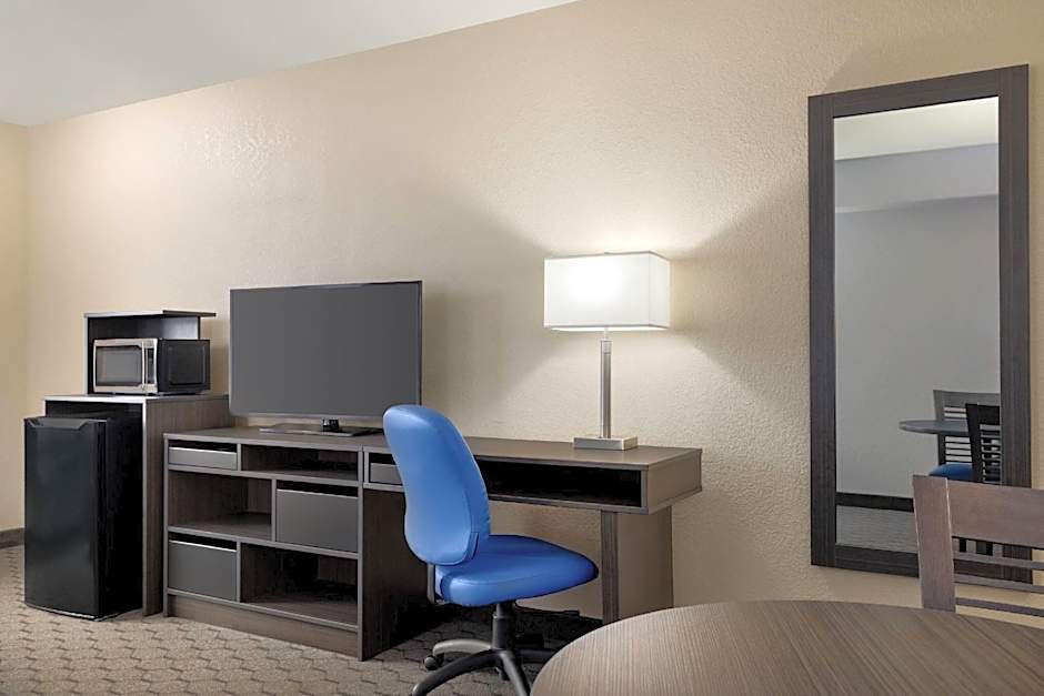 Super 8 by Wyndham Swan River MB