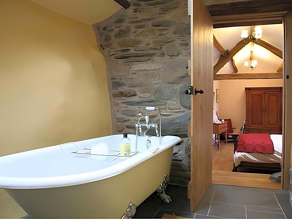 The Wayside and Whisky Barn