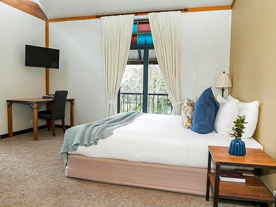 The Narrows Landing Hotel