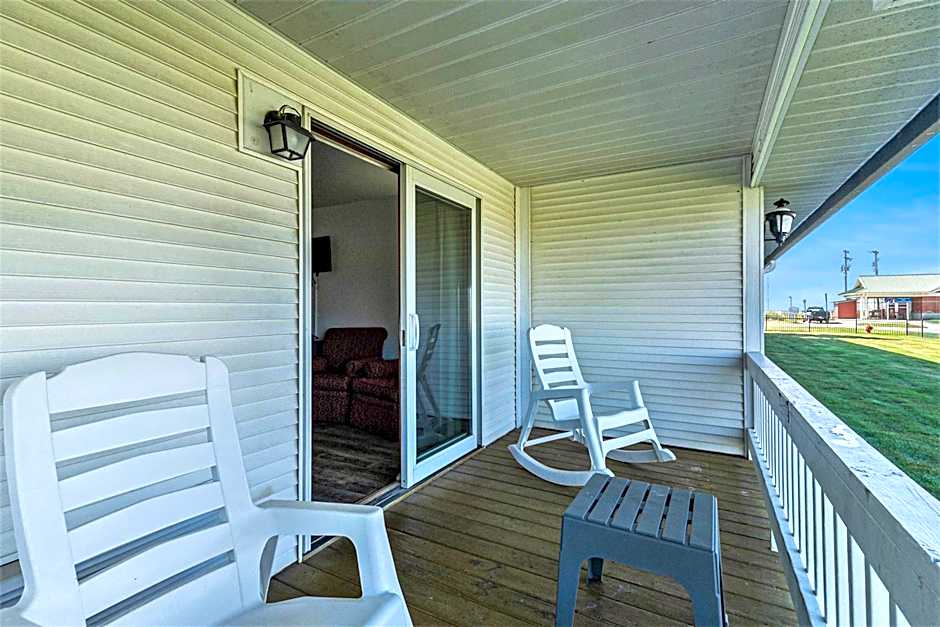 Snyders Shoreline Inn