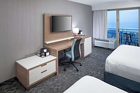 Room, 2 Queen Beds, Oceanfront (Mobility/Hearing Access, Roll-in Shwr) (2 Queen Beds)