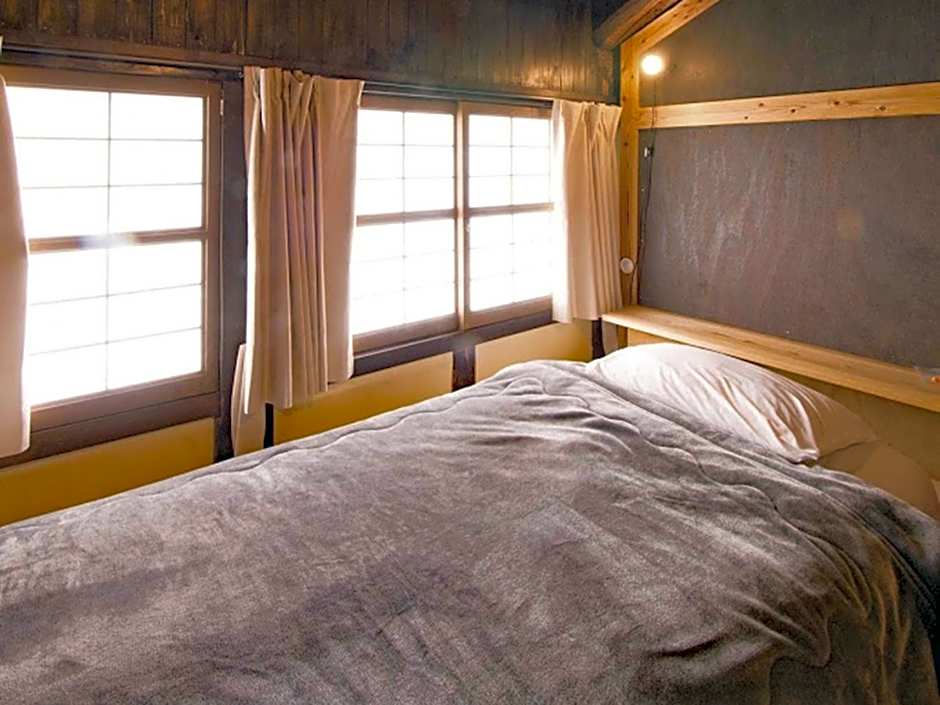 Hostel & Tatami Bar Uchikobare -内子晴れ-