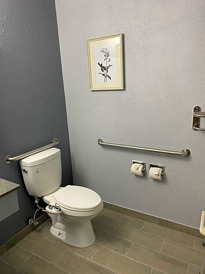 American Inn Cedar Rapids South