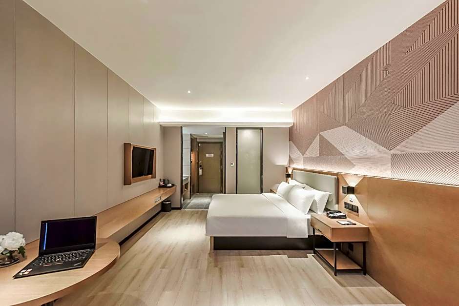 Boman Hotel Maoming High-speed ​​Railway Station South Aiqinghai Shopping Park