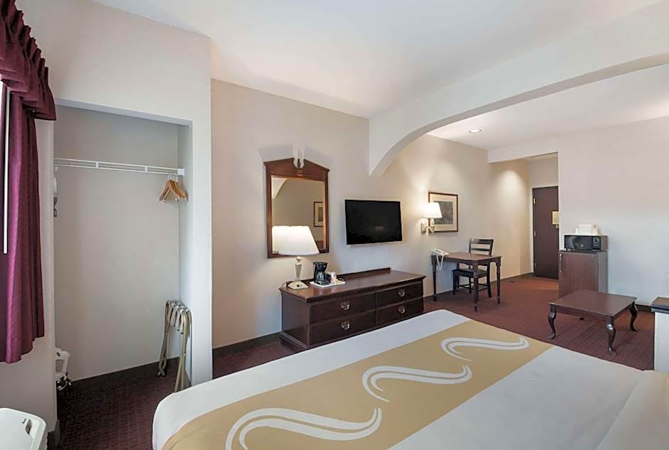 Quality Inn Grand Suites Bellingham