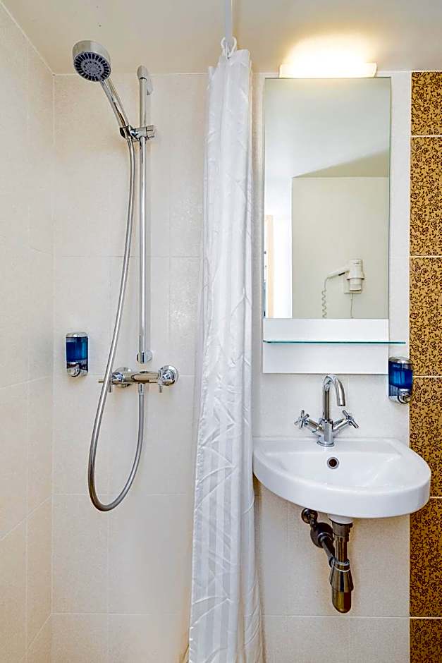Meriton Old Town Garden Hotel