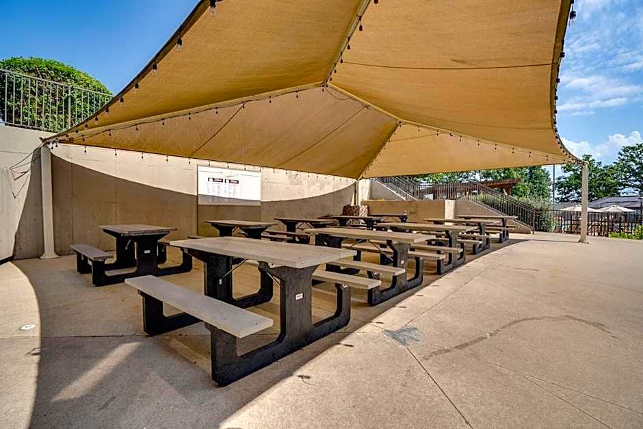 Ozark Mountain Retreat, Family Condo with Resort Amenities