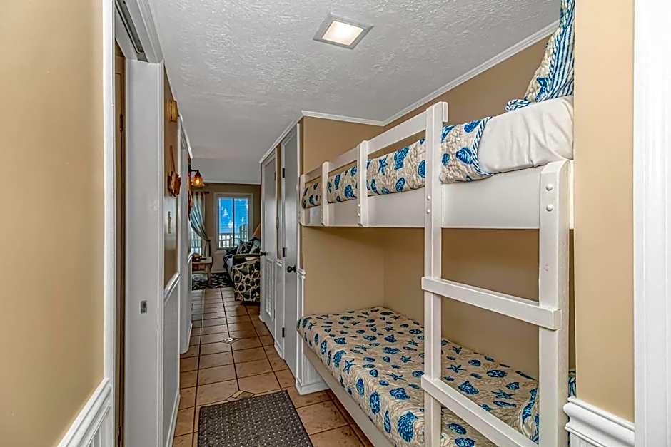 Exceptional Ocean-Pier-Pool Front 1 BR Condo