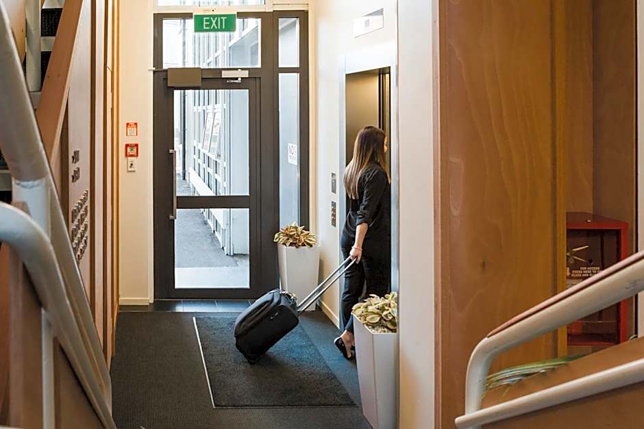 Gilmer Apartment Hotel