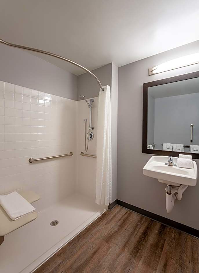 stayAPT Suites Alexandria-Fort Belvoir