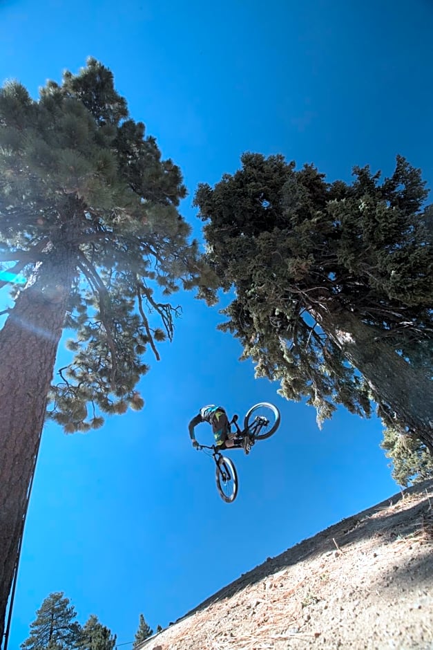 Embers Lodge & Cabins