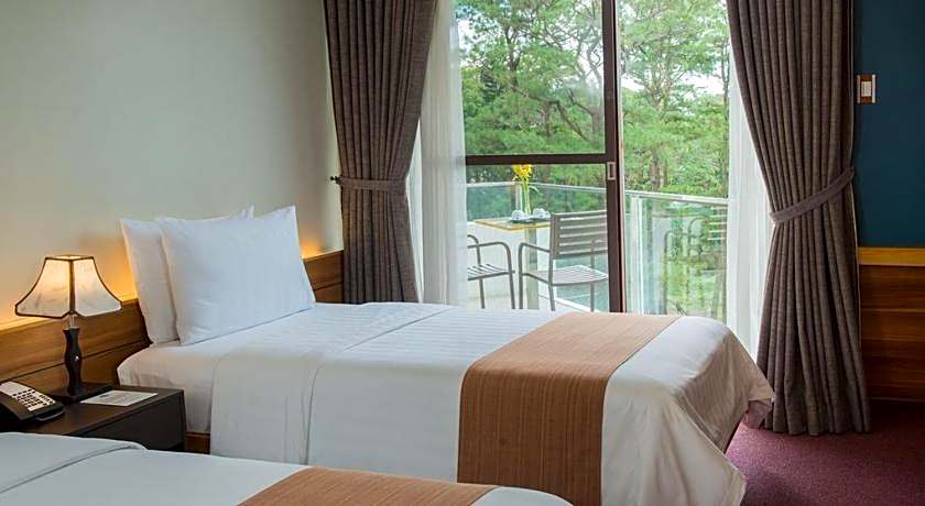 Grand Sierra Pines Hotel