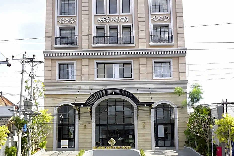 Grand Senyum Hotel