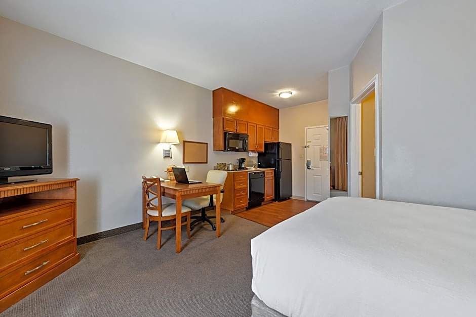 Photo 1 of 1 of Standard Studio 1 Queen Bed