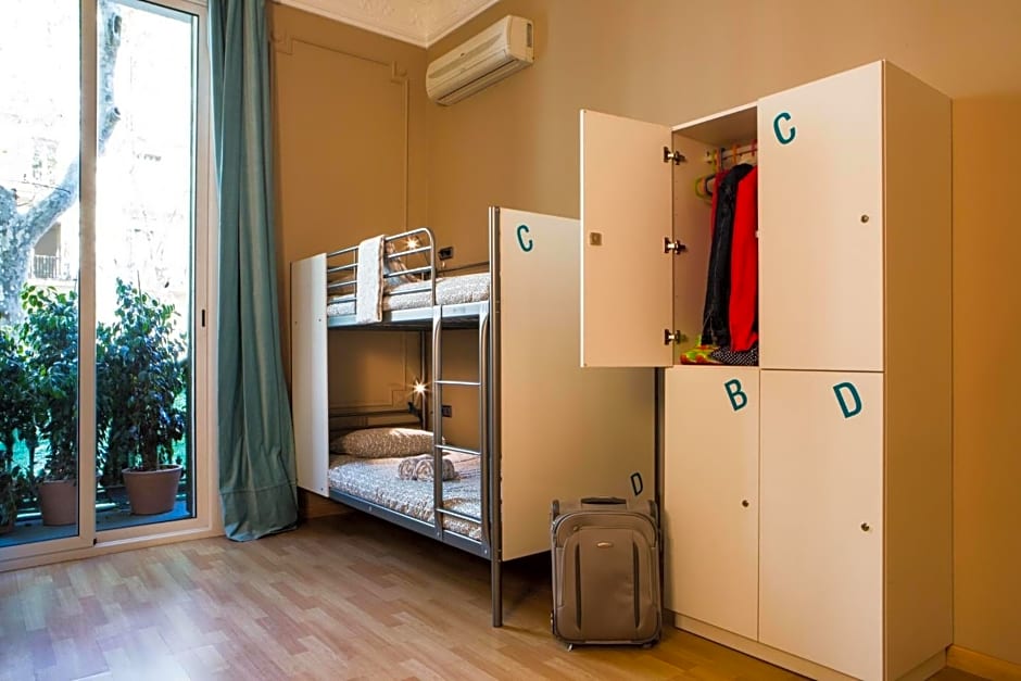 Born Barcelona Hostel