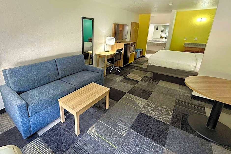 Photo 1 of 5 of 1 King Bed Suite