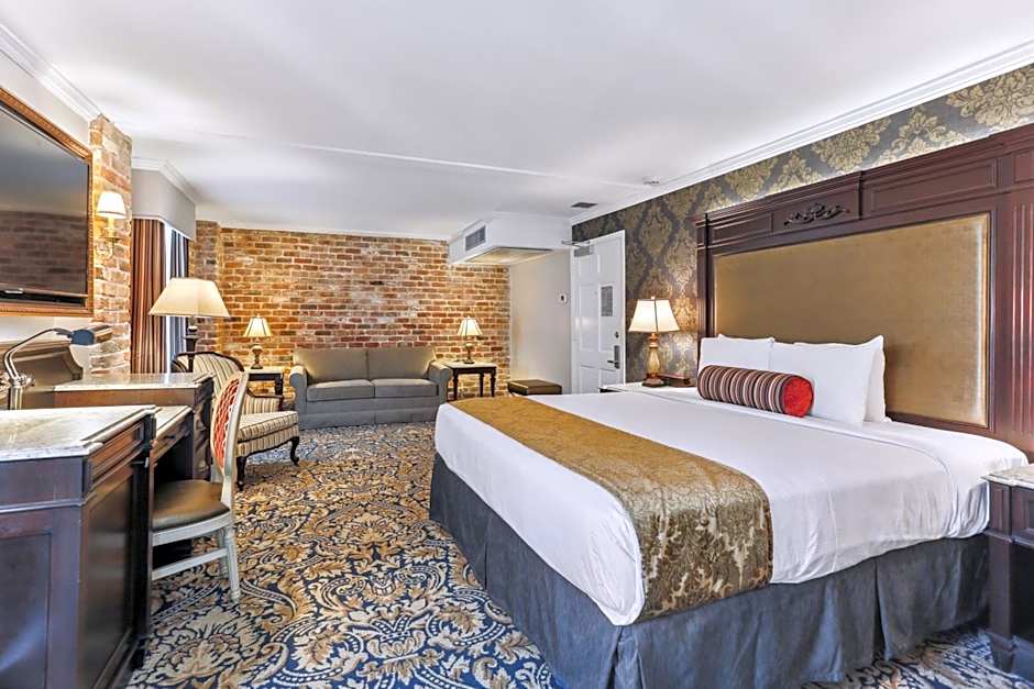 Photo 1 of 4 of Suite