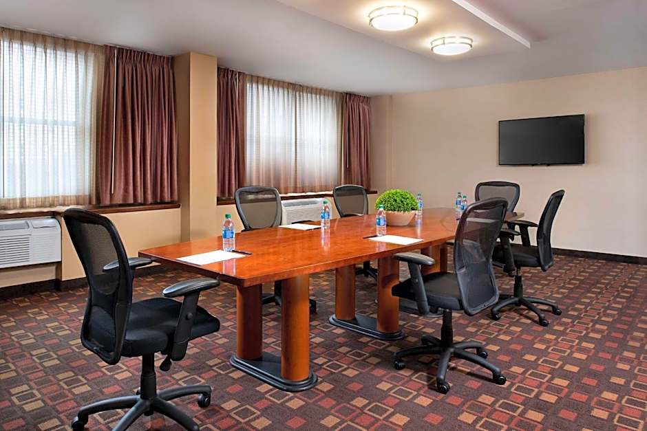DoubleTree By Hilton Memphis Downtown