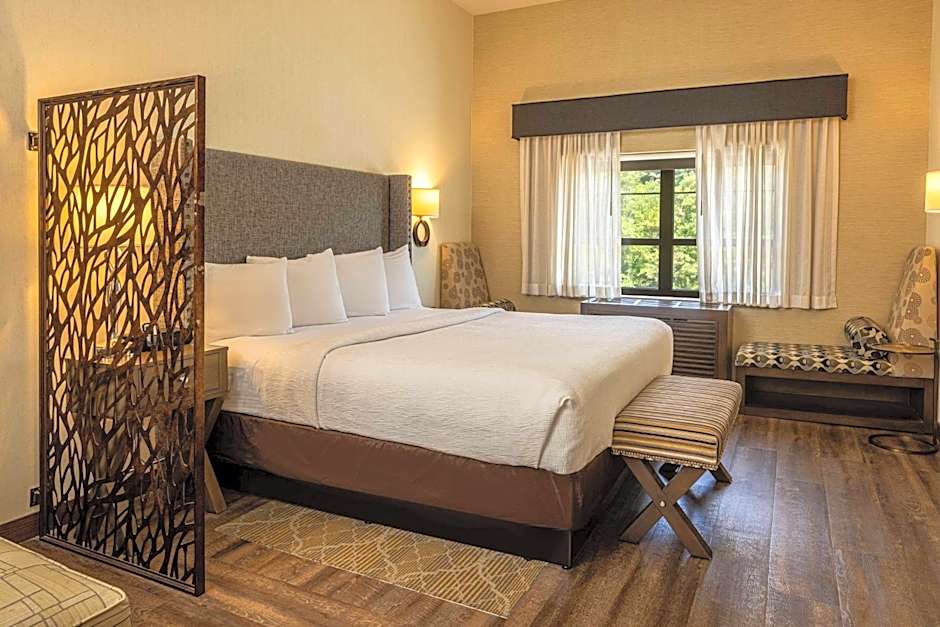 Best Western Plus Franciscan Square Inn & Suites - Steubenville