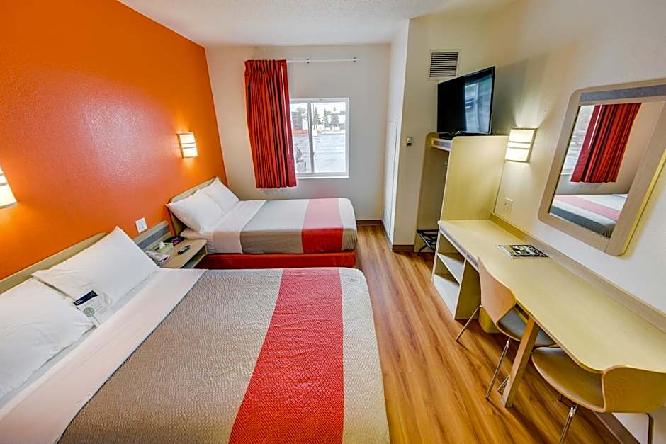 Motel 6-Brampton, ON - Toronto