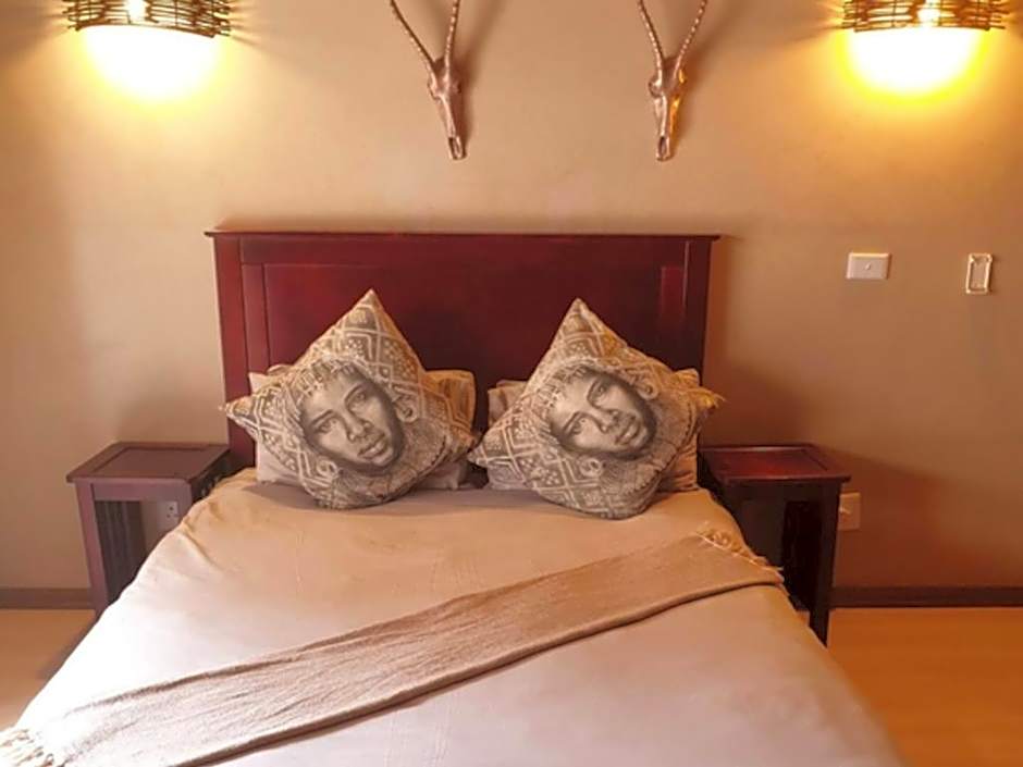 Zebula Golf and Wildlife Estate - Toktokkie Knocking Pax 20 - Moi Signature Luxury villa