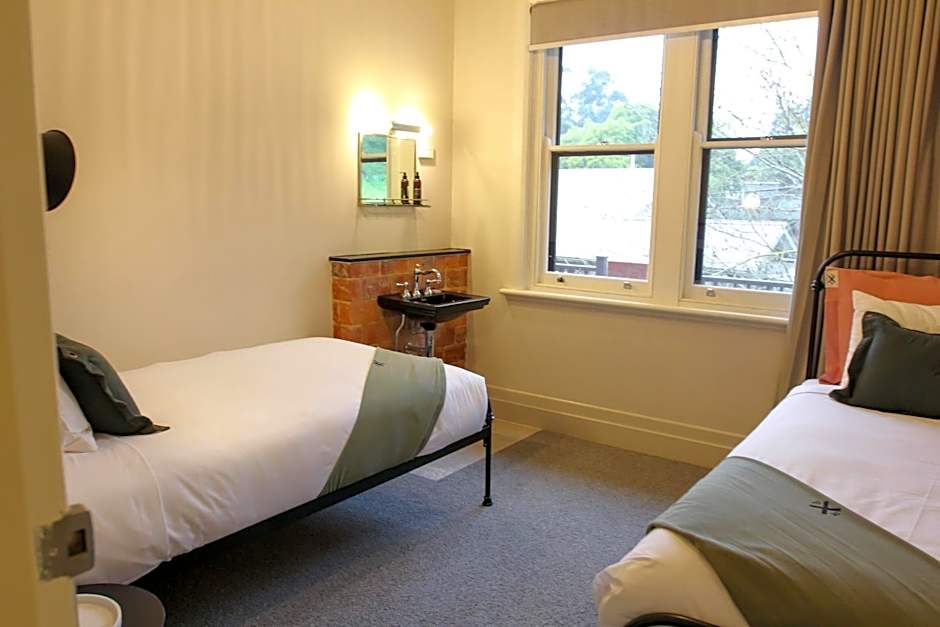 Alpine Hotel, Eat Drink Sleep