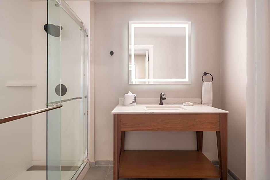 BLU-Tique, Akron, a Tribute Portfolio Hotel