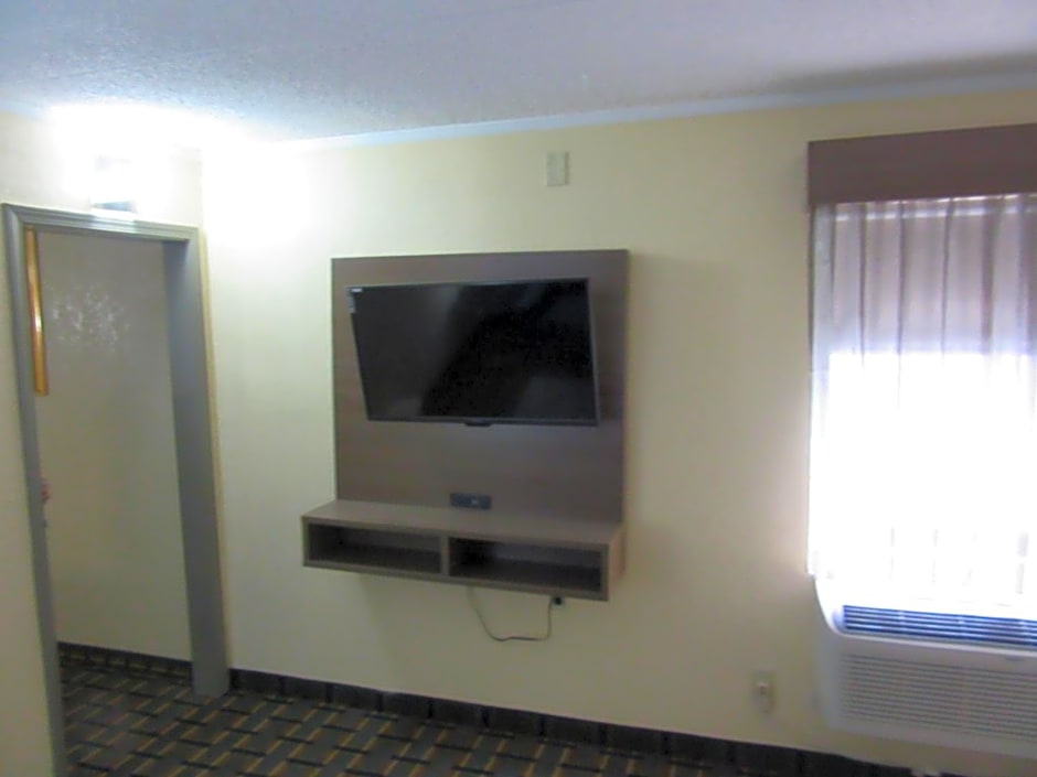 Quality Inn & Suites Near Six Flags East