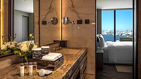 1 King Premium Club Lounge Access River View