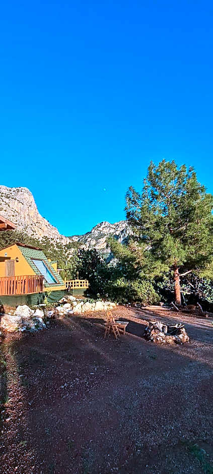 Goat Bungalow and Camping