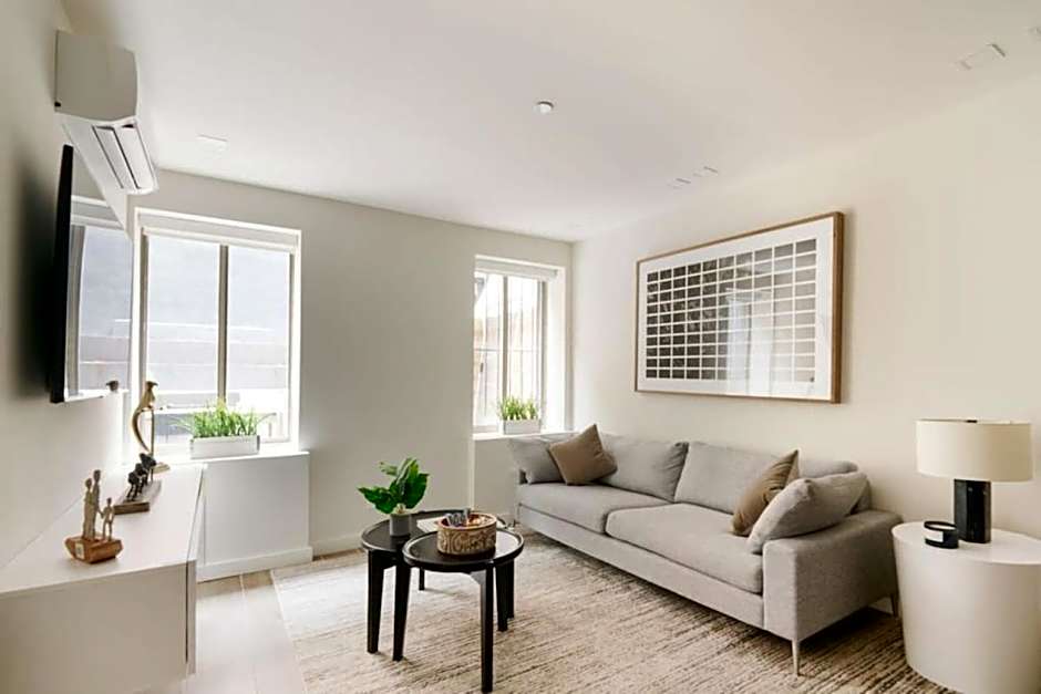 Massive 1BR w Private Patio in Upper East Side