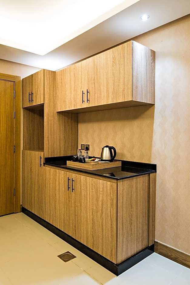 Mirnian Hotel