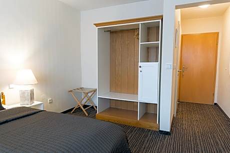 Budget Double Room with limited view