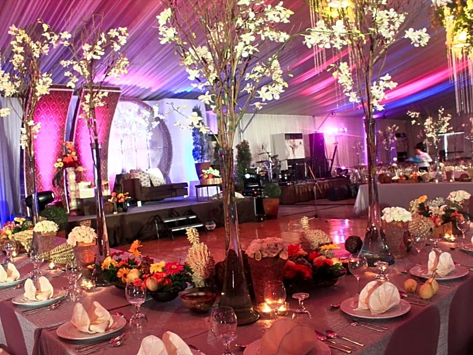 The Avenue Plaza Hotel