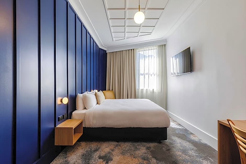 Royal Exhibition Hotel