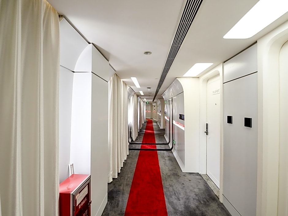 Planet Hotel