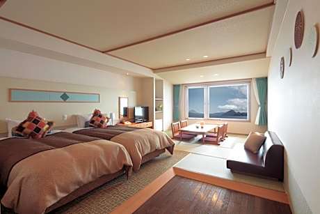 Room with Tatami Area and Lake View - Non-Smoking