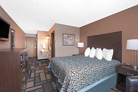 Queen Room, Disability Access, Non-Smoking