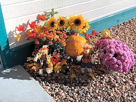 Queen Suite - Non-Smoking