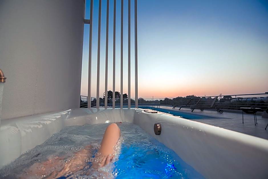 IO Luxury Pool & Hot Tub Suites