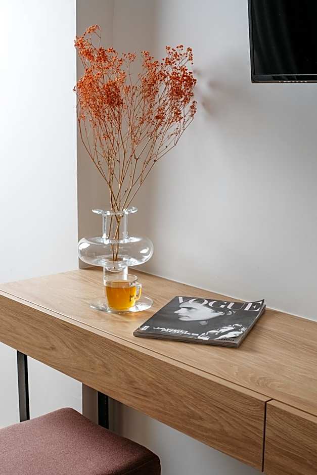 The City Hotel & Suites