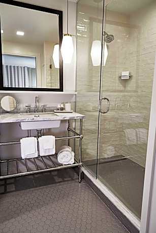 Room, 1 King Bed, River View (Urban) (1 King Bed)