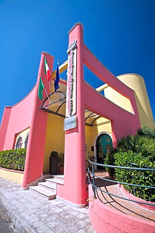 Lo Scacciapensieri Hotel & Restaurant