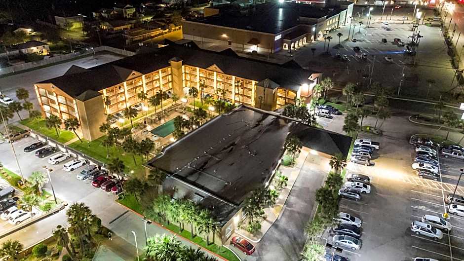 Clarion Pointe Galveston - Beachfront