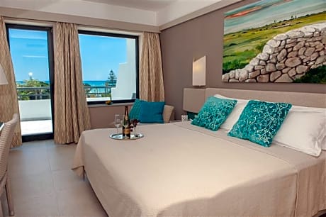 Superior Double Room with Lateral Sea View