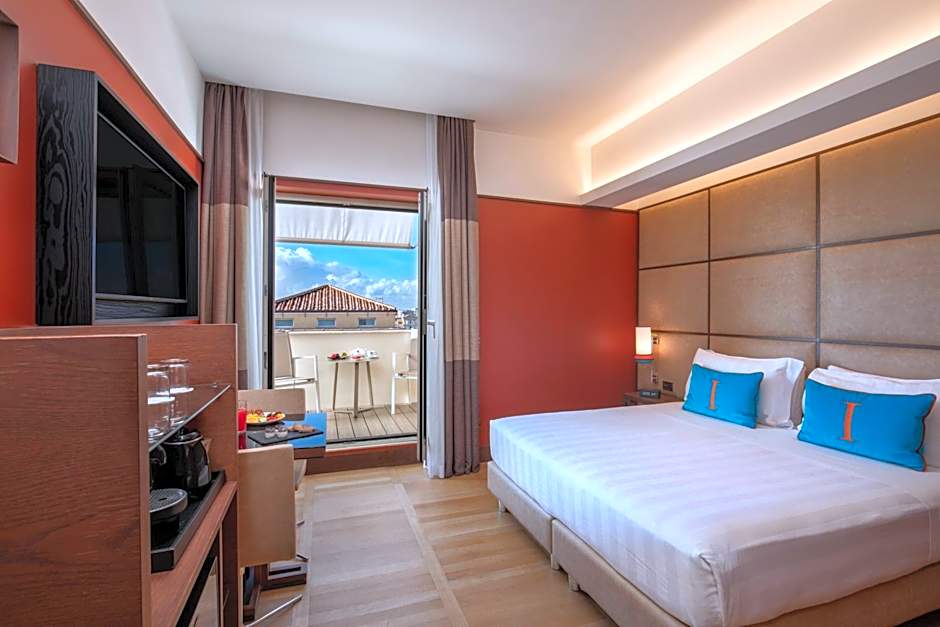 The Independent Hotel